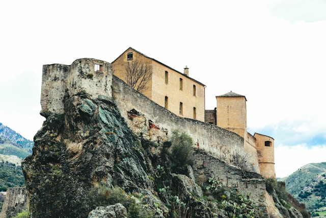Quels secrets cachent les monastères de Corse ?