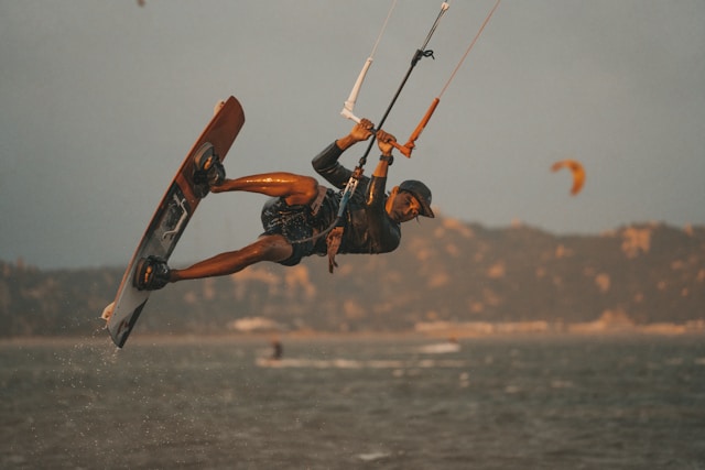 Le guide ultime du matériel de kitesurf : trouvez l’équipement idéal pour vos exploits aquatiques