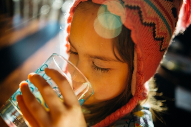 Hydratation chez l’enfant : conseils simples pour les parents