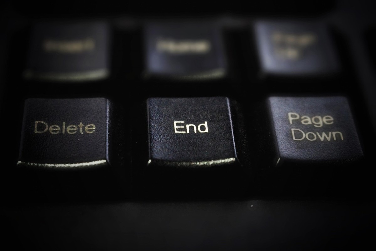 Clavier noir avec touches Delete, End et Page Down en lumière douce Clavier noir avec touches Delete, End et Page Down en lumière douce